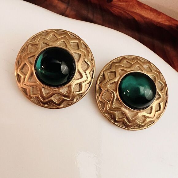 Vintage Galleria Gripoix Glass Earrings Cabochon Clip On Green Gold T Round 4632 - Picture 1 of 11